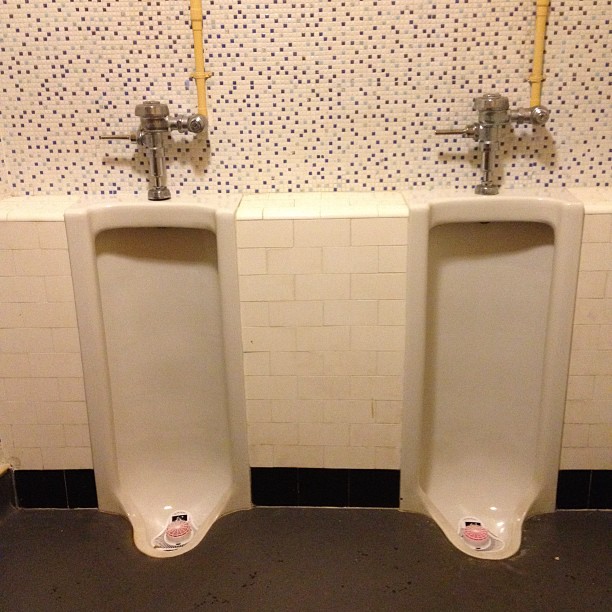 Excellent old school urinals :)